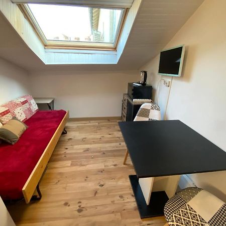 Les Studios Meubles De L'Avenue Bouloumie Вител Екстериор снимка