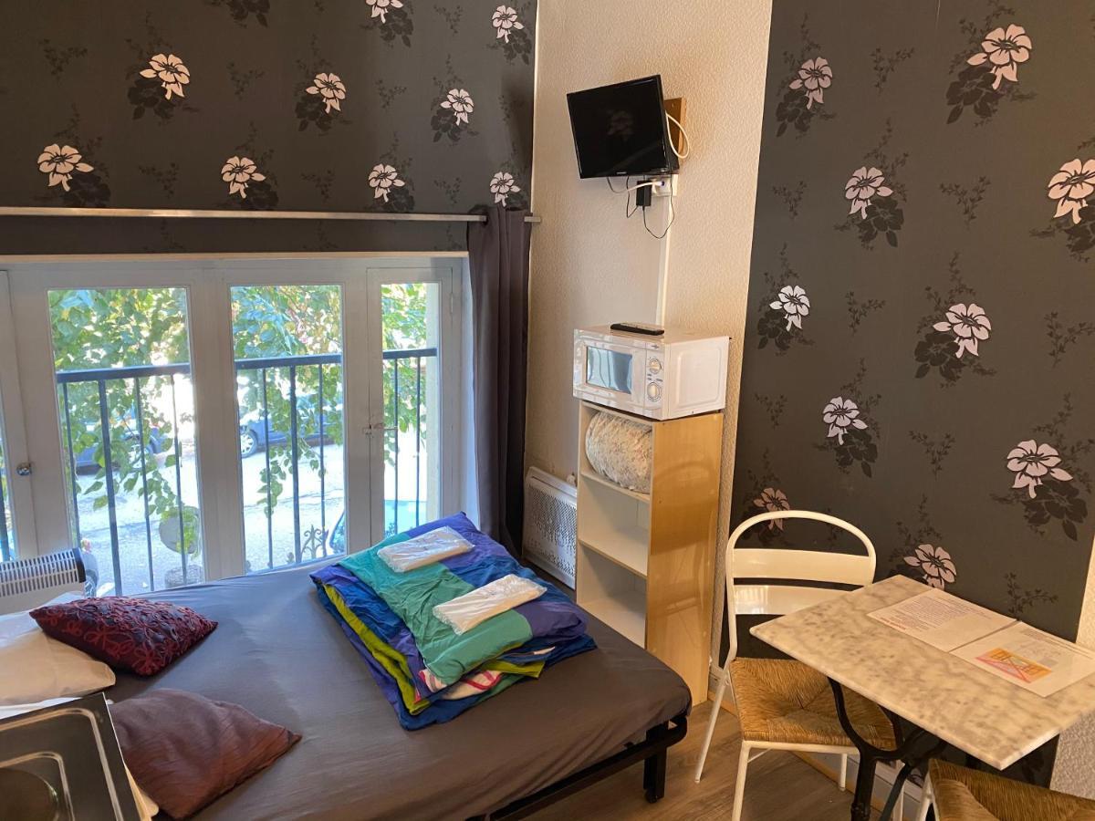 Les Studios Meubles De L'Avenue Bouloumie Вител Екстериор снимка