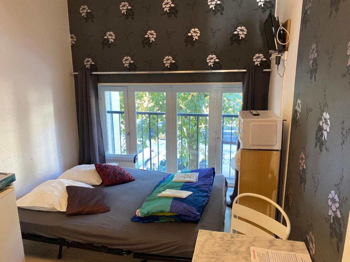 Les Studios Meubles De L'Avenue Bouloumie Вител Екстериор снимка
