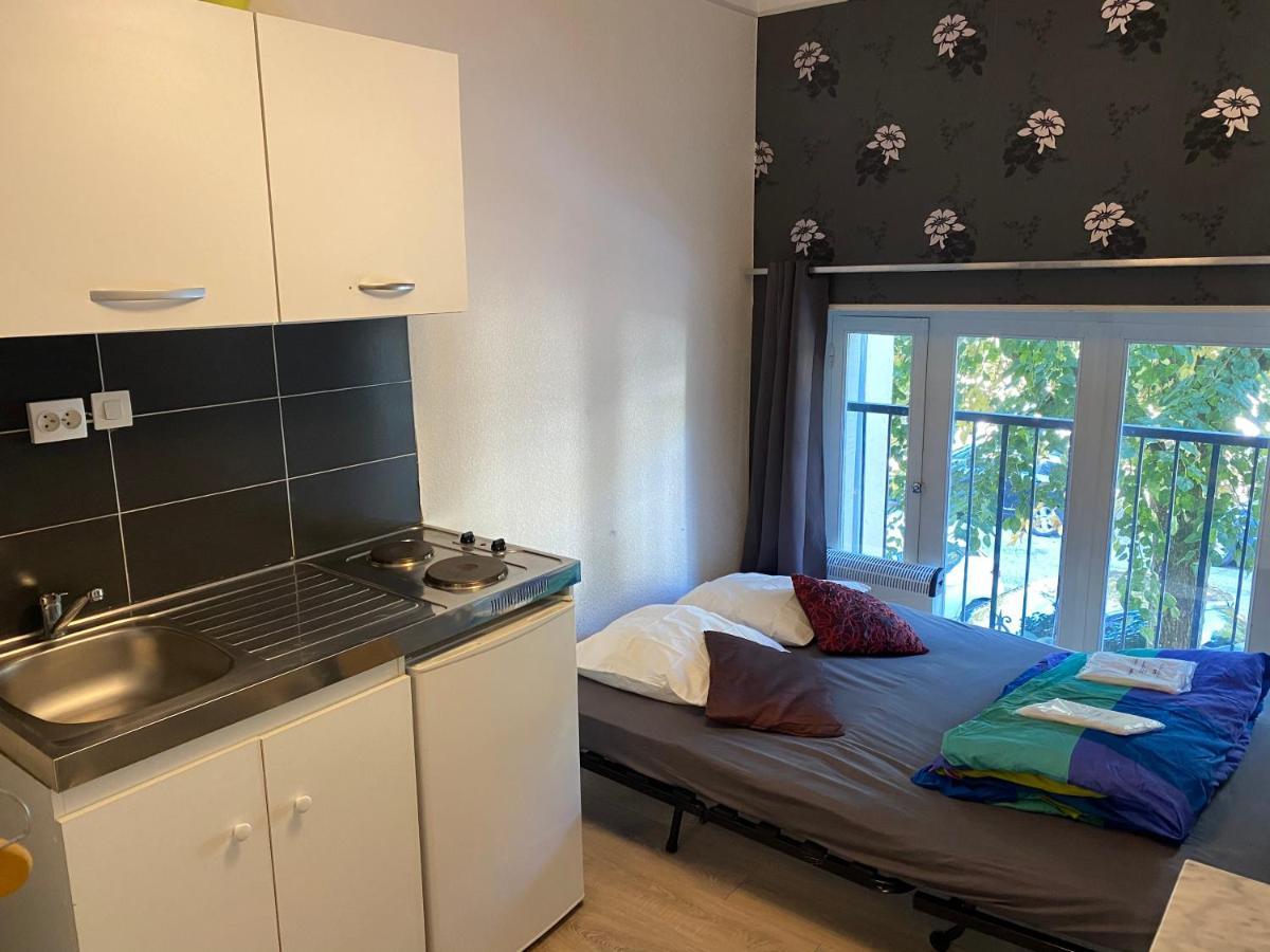 Les Studios Meubles De L'Avenue Bouloumie Вител Екстериор снимка