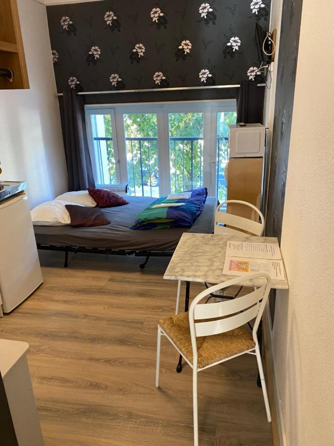 Les Studios Meubles De L'Avenue Bouloumie Вител Екстериор снимка