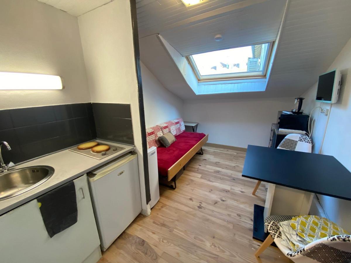 Les Studios Meubles De L'Avenue Bouloumie Вител Екстериор снимка
