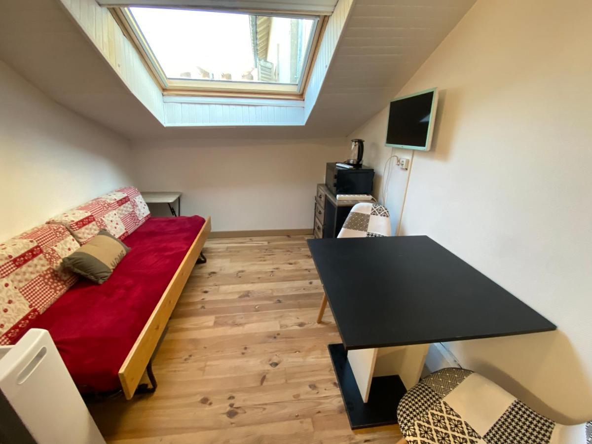 Les Studios Meubles De L'Avenue Bouloumie Вител Екстериор снимка