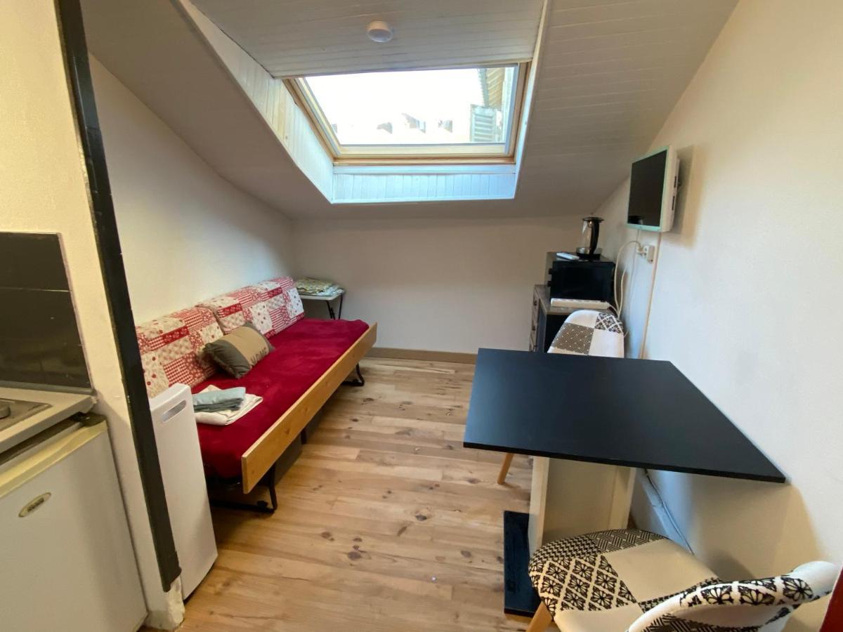 Les Studios Meubles De L'Avenue Bouloumie Вител Екстериор снимка
