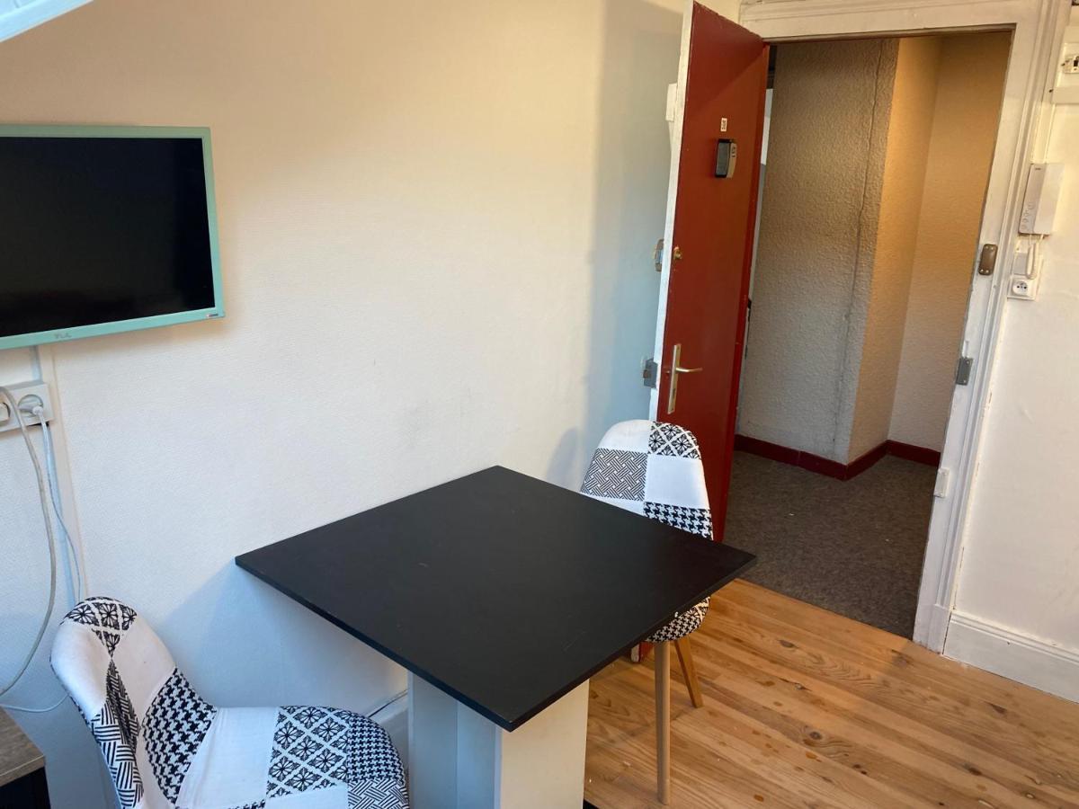 Les Studios Meubles De L'Avenue Bouloumie Вител Екстериор снимка